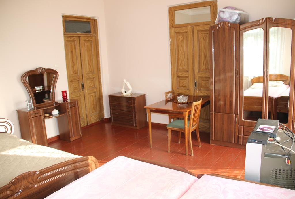 Achi Guest House Makhinjauri Pokoj fotografie